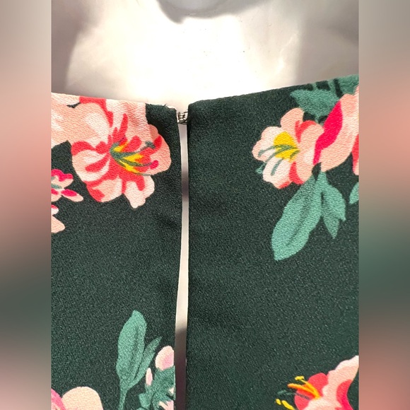 🔥SOLD🔥Ann Taylor | PETITE FLORAL
LANTERN SLEEVE SHIFT DRESS - Picture 9 of 11